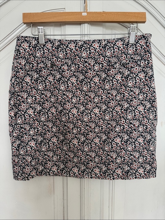 Banana Republic Dresses & Skirts - Banana Republic Floral Mini Skirt Button Pockets Navy White Preppy Woman Size 8
